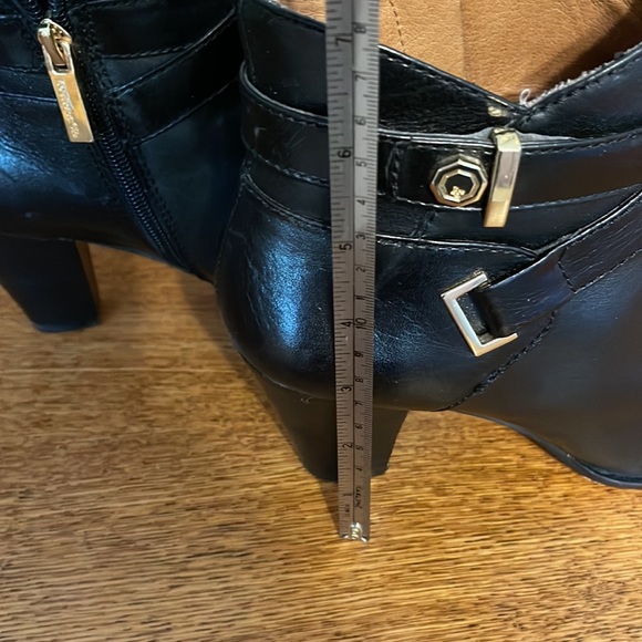 Louise et Cie Black Leather Booties with gold trim - Picture 8 of 11
